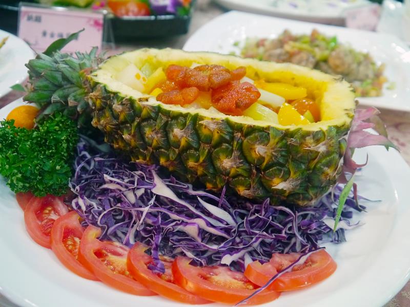 台大蔬食年菜 色美料鮮鈉少熱量低