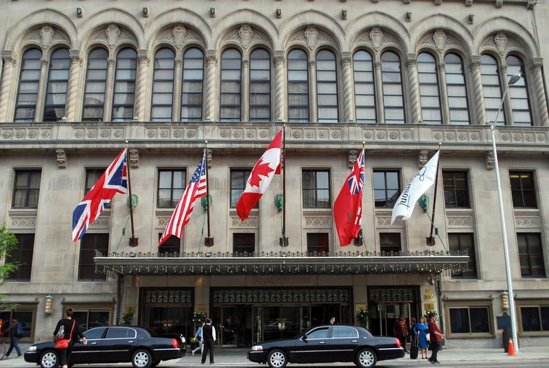 多倫多約克旅館  電影取景熱點
位於多倫多市中心的皇家約克旅館（Fairmont Royal
 York Hotel），是多倫多最古老且最豪華的旅館。
它始建於1927年，1929年6月11日完工啟用。
中央社記者張若霆多倫多傳真  104年8月9日