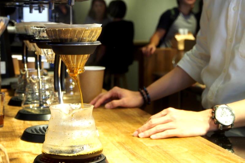 【影片】讓人做更重要的事！他開啟手沖咖啡革命 樂活情報好生活 中央社 CNA