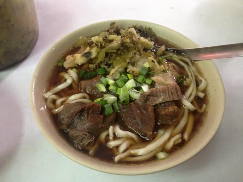 除了牛肉麵，牛雜麵也是許多饕客的愛。（翻攝自「小吳牛肉麵」粉絲專頁）