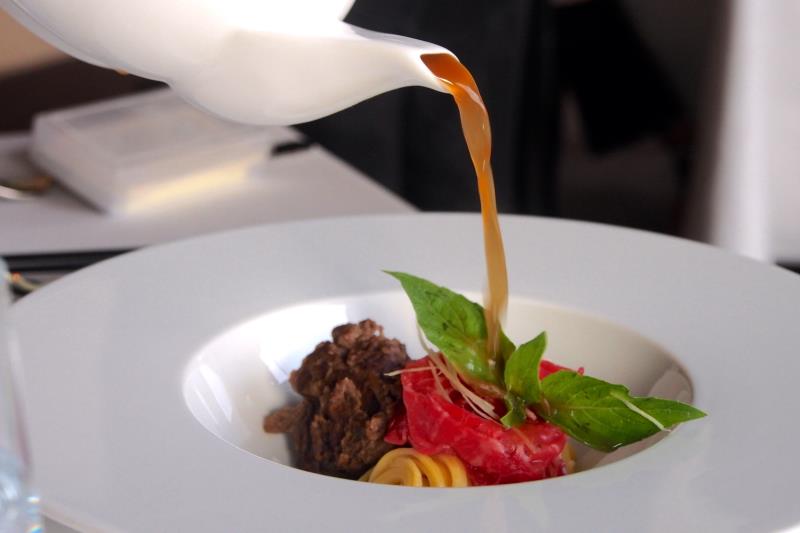 「芸彰台灣牛牛肉清湯襯頂級雪花牛肉片」