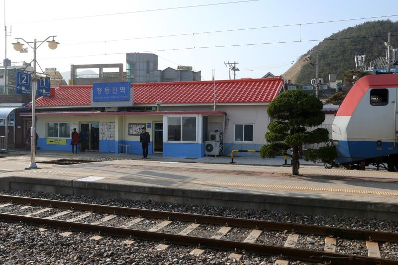 購票地點為正東津站、東海站、三陟站
中央社記者吳家昇攝 104年11月31日