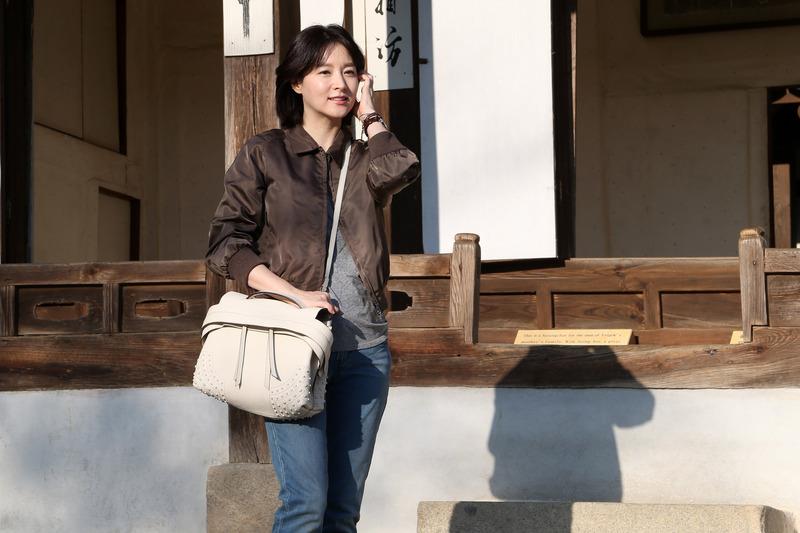 李英愛主演師任堂
韓國知名影星李英愛（圖）復出新作韓劇「師任堂 the
herstory」，在劇中一人分飾兩角。
中央社記者吳家昇攝　104年11月30日