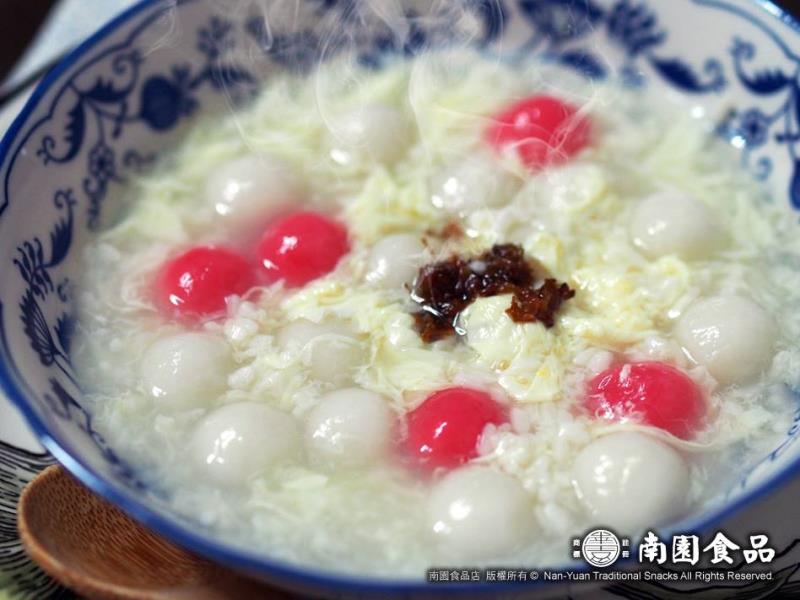 天冷喝一碗酒釀湯圓溫暖心胃。（翻攝自「南園食品店」粉絲專頁）