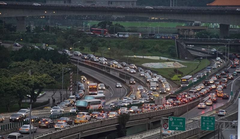 車潮。中央社記者王飛華攝