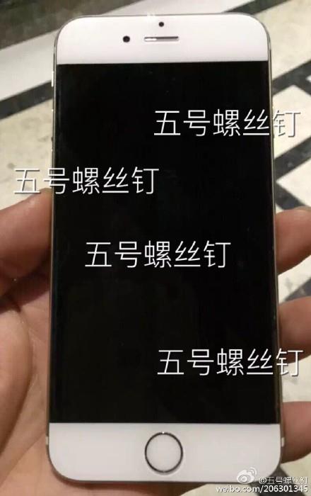 網友日前貼出據稱是iPhone 7真機面板的間諜照，還說「信不信由你」。圖取自weibo.com。