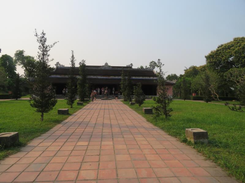 到越南靈姥寺許願 記得手放烏龜頭上