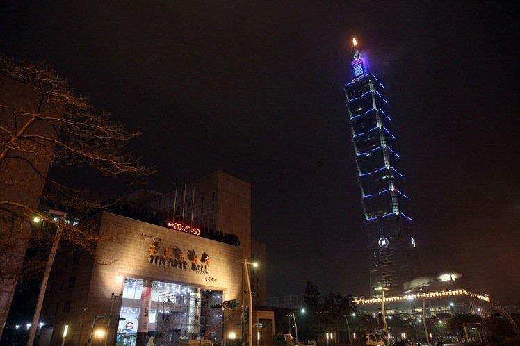 台北101今晚6點半將點亮1小時的「結節藍」燈光，響應世界結節關懷日。