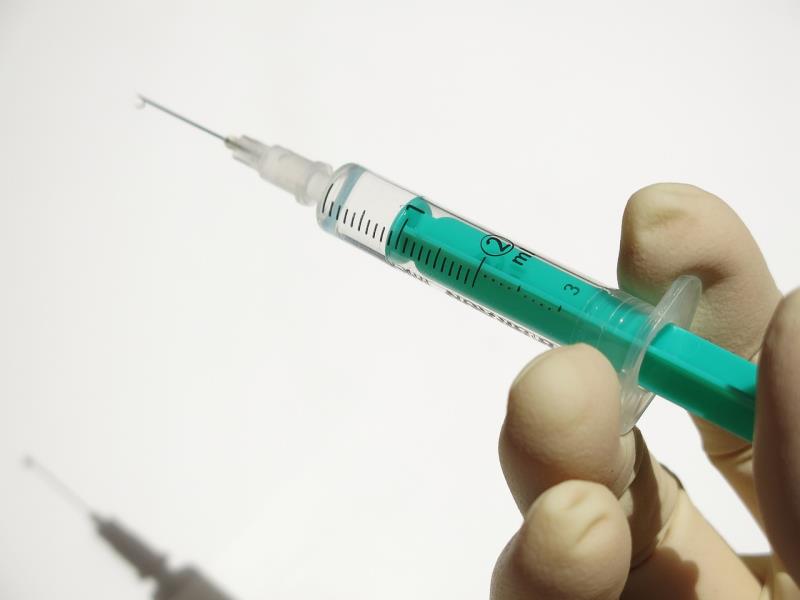 近年時常傳出針劑注射時誤打到血管，造成皮膚壞死、失明的案例，除了注射物是否合法外，最重要的關鍵其實是「針頭」。