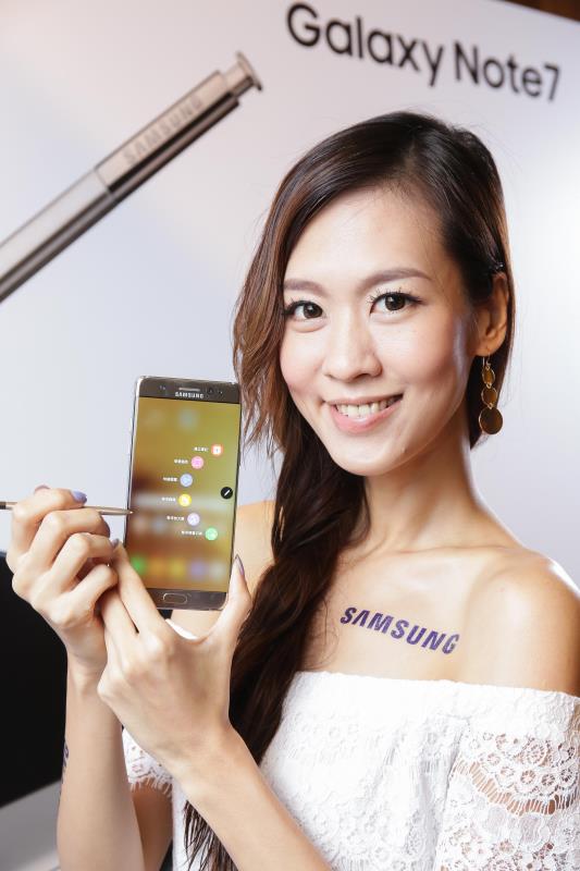 三星發表下半年大螢幕旗艦機「Galaxy Note7」，主打防水、虹膜辨識功能。