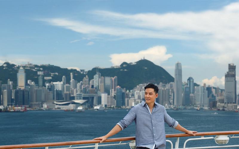 搭郵輪玩香港 港星吳彥祖化身旅遊達人
男神帶你搭郵輪，香港旅遊局今年邀請藝人吳彥祖拍攝
觀光宣傳影片，從海上玩到陸地，要吸引旅客換一種方
始玩香港。
（香港旅遊局提供）
中央社記者陳葦庭傳真 105年9月4日