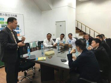 日本商社率團至鴻銘實業公司考察，該公司總經理金士懿（左1）負責接待。