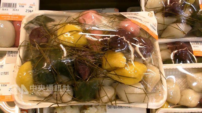中秋節在韓國被稱為「秋夕」，和春節、端午節並列3大節日，但與台灣不同的是，韓國中秋節是返家團聚祭祖的節日，代表食物首推松糕。中央社記者姜遠珍攝 