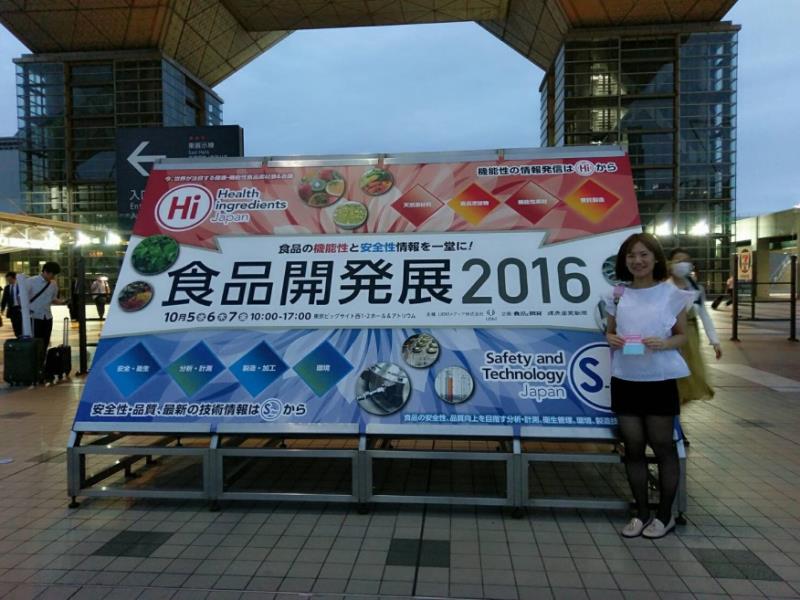 吳紹瑜經常前往歐美日本等國家取經，從食品與生技產業的展覽中觀摩與學習