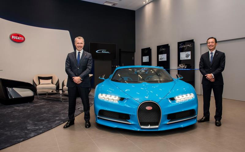 Bugatti Automobiles S.A.S.原廠董事會成員  Dr. Stefan Brungs(左)，與台灣永三汽車總經理林志明(右)，一起為Bugatti Taipei全新旗艦展示中心揭幕。