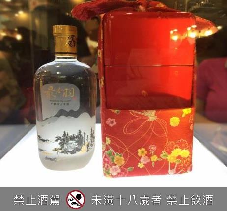 賀木堂展出最陸羽系列的「台灣美人茶酒－漆器禮盒」，容量為700毫升。