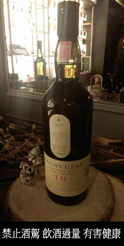 樂加維林經典酒款，16年單一麥芽威士。(禁止酒駕‧飲酒過量‧有害健康)
