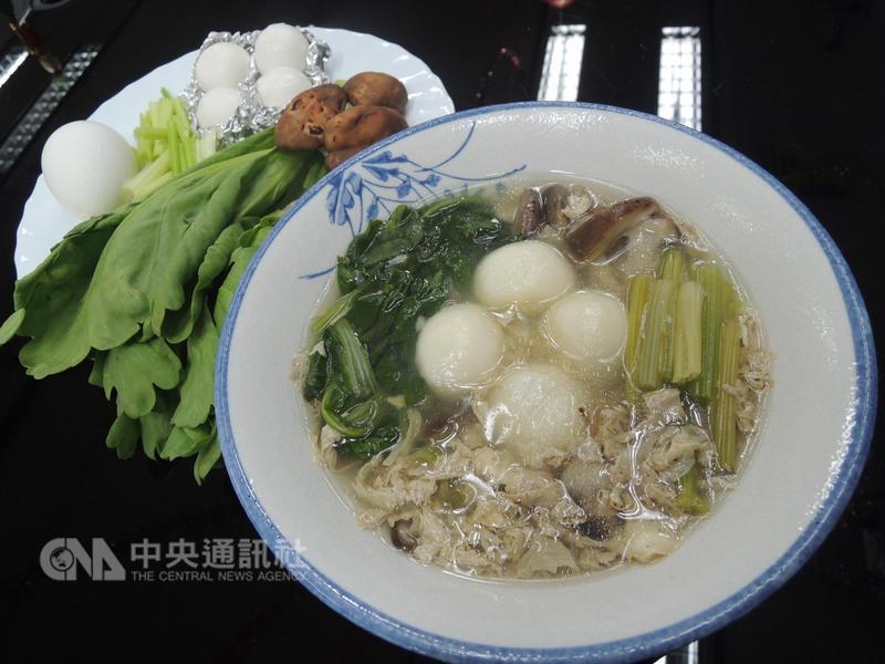 11日就是元宵節，但元宵熱量高，4顆包餡元宵熱量將 近1碗飯，營養師建議鹹口味的元宵可當正餐食用，取 代飯、麵，佐以青菜、雞蛋，均衡營養。 中央社記者梁珮綺攝 