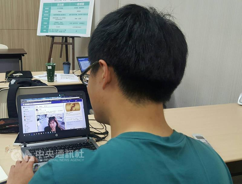 在臉書被封鎖、負面回應、訊息已讀不回，是很多人共 同經驗。研究發現，年輕人在臉書遭遇負面人際經驗， 增加憂鬱風險3.2倍。 中央社記者陳偉婷攝