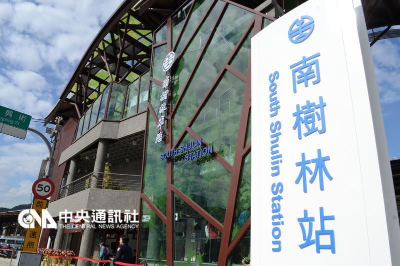南樹林車站紓解通勤人潮。中央社檔案照片