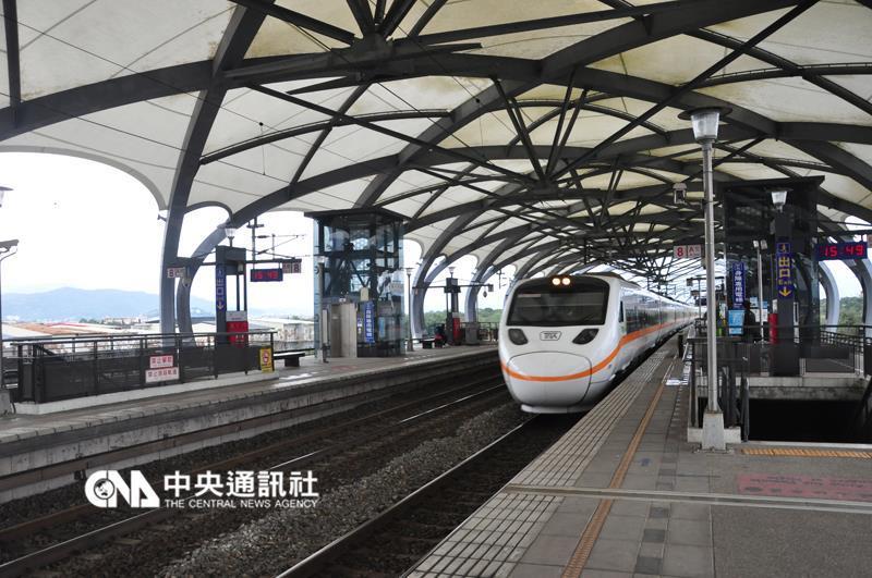 冬山火車站宛如一座大型的瓜棚。中央社檔案照片