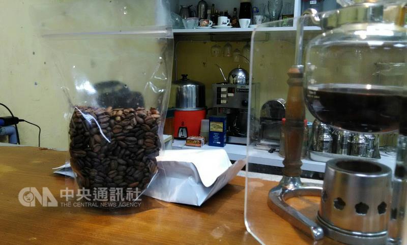 藝伎咖啡是阿拉比卡咖啡的亞種，自衣索比亞移植至哥 斯大黎加，再移植到巴拿馬，迄今連續多年在國際咖啡 大賽拿到冠軍，擁有柑橘、茉莉花、花蜜甜香。 中央社記者潘智義攝