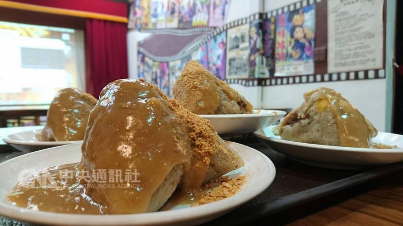 端午粽麻油雞、黑鮪魚創意入餡。（中央社檔案照片）