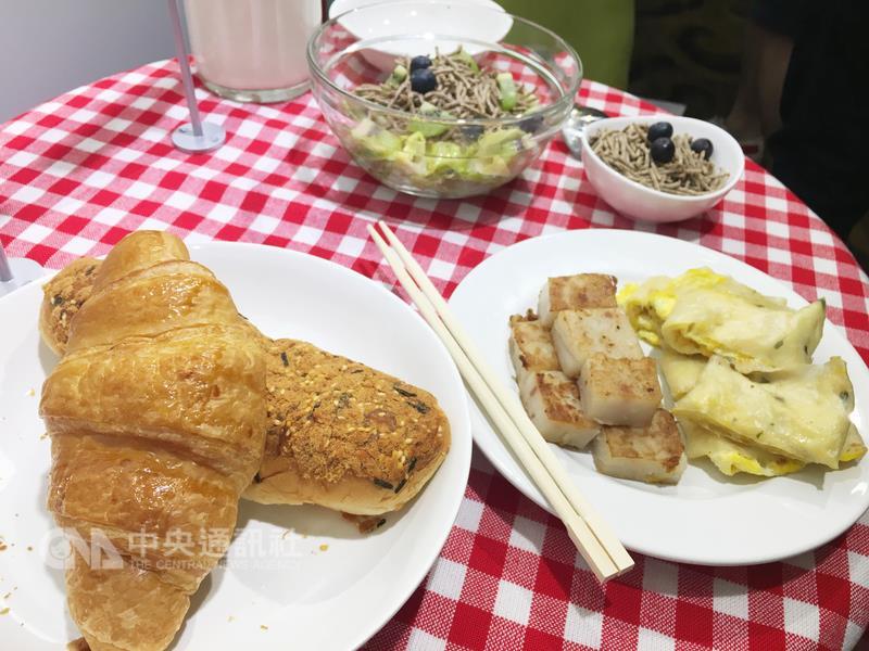 不少上班族為了減肥，總是跳過早餐直接吃午餐。台北 中山醫院家醫科醫師陳欣湄1日表示，不吃早餐會讓身 體誤以為還沒起床，不僅沒精神，也會影響基礎代謝率 ，不瘦反胖，建議養成坐下來吃早餐的習慣，並且多搭 配蔬果。 中央社記者張茗喧攝　106年6月1日