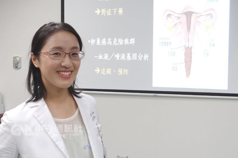 根據衛福部公布的死亡癌症排行榜，民國105年的卵巢 癌死亡人數從104年的第12名升到第10位。奇美醫學中 心婦產部主治醫師孫怡虹指出，卵巢癌早期診斷困難且 復發率高，癌症基因檢測可提供個人化治療幫助。 （奇美醫學中心提供） 中央社記者楊思瑞台南傳真　106年7月4日
