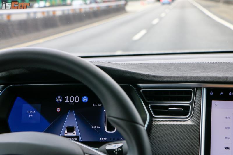Tesla Model X P100D動態操控、自動駕駛報告