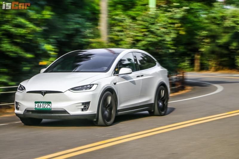 Tesla Model X P100D動態操控、自動駕駛報告
