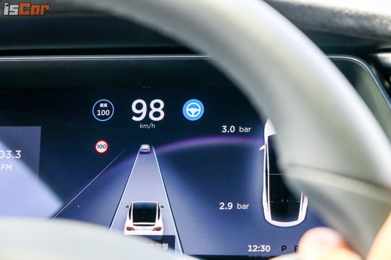 Tesla Model X P100D動態操控、自動駕駛報告
