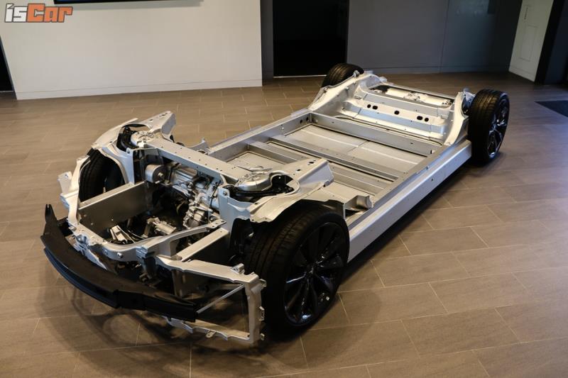 Tesla Model X P100D動態操控、自動駕駛報告