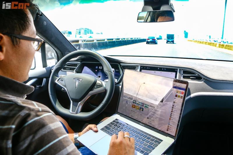 Tesla Model X P100D動態操控、自動駕駛報告