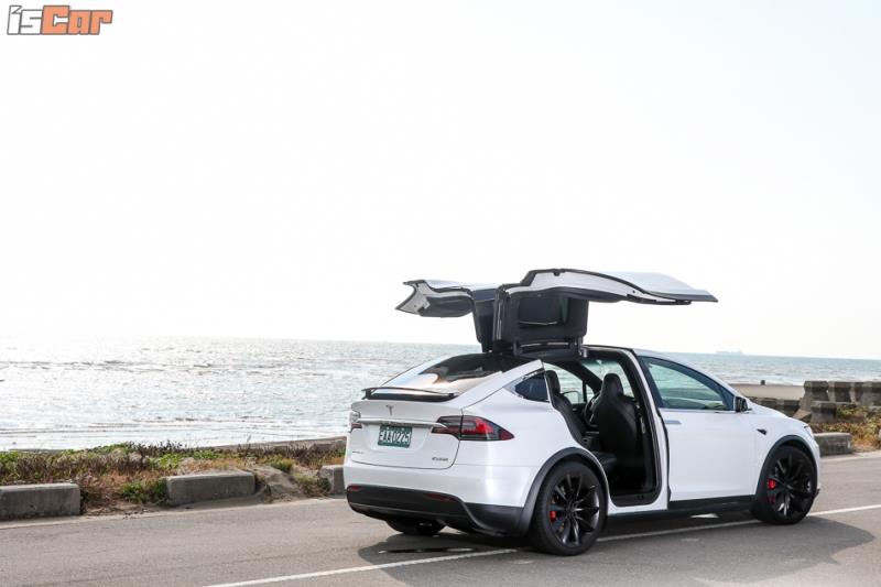 Tesla Model X P100D動態操控、自動駕駛報告