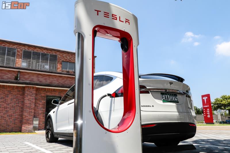 Tesla Model X P100D動態操控、自動駕駛報告