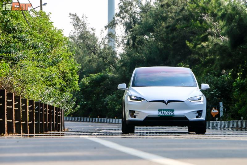 Tesla Model X P100D動態操控、自動駕駛報告