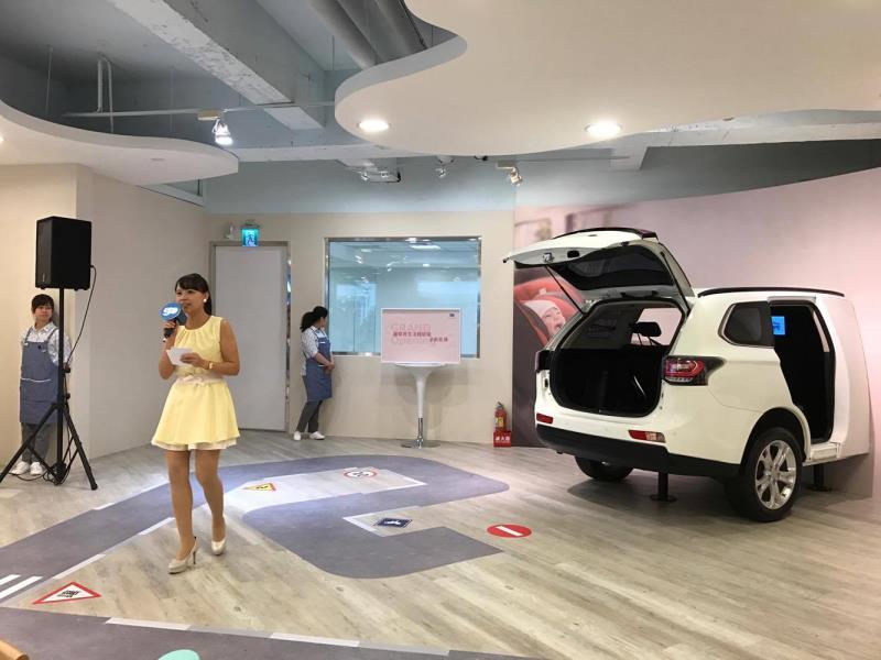 體驗館還特別打造1:1的車身，可直接示範如何安裝安全座椅。