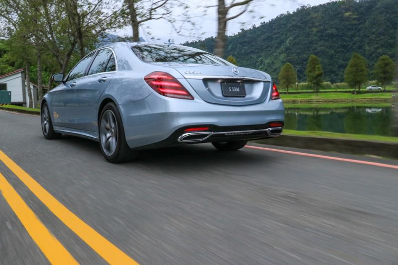 Mercedes-Benz S 350d/450L老闆自駕也開心【動態、操控篇】