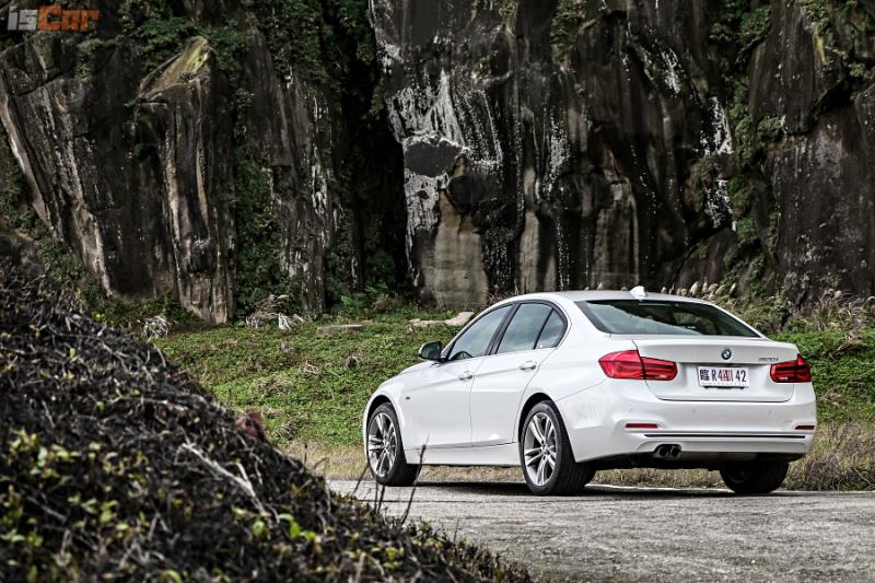 BMW 320i Sport Line 配備升級專屬套件