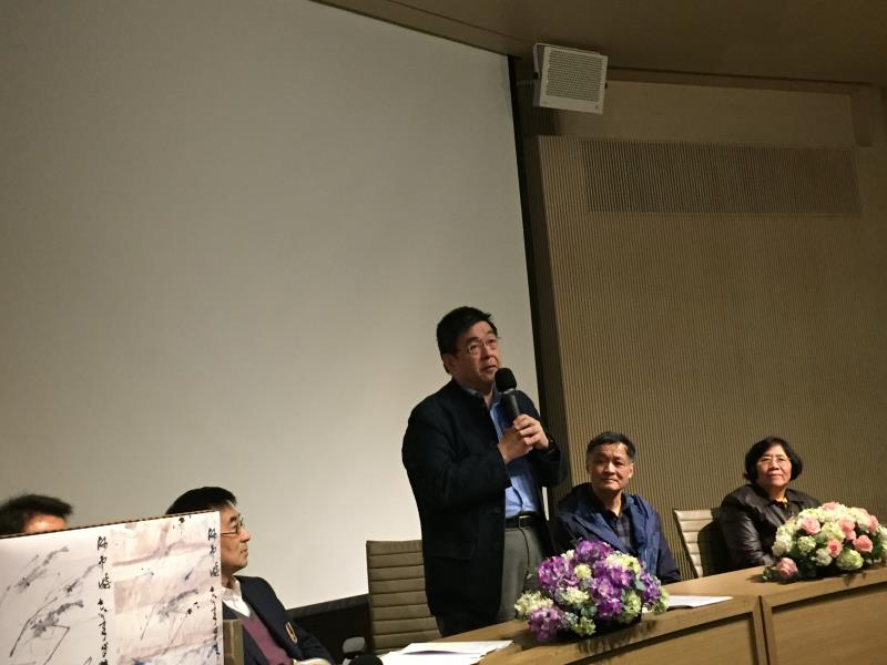 兩岸書畫修復藝術論壇在李天任(中)開場下，正式揭開序幕。