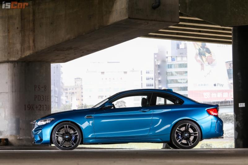 BMW M2 Coupe小改款 暴雨狂甩激駕