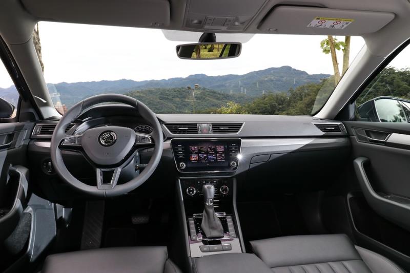入門價 Skoda Superb Combi菁英版TSI