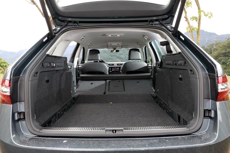 入門價 Skoda Superb Combi菁英版TSI