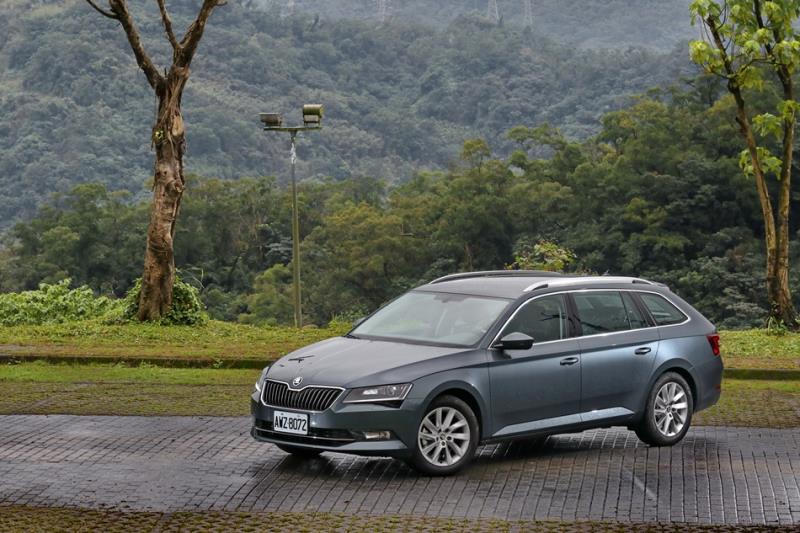 入門價 Skoda Superb Combi菁英版TSI