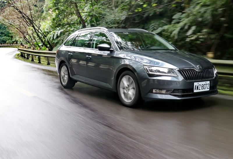 入門價 Skoda Superb Combi菁英版TSI