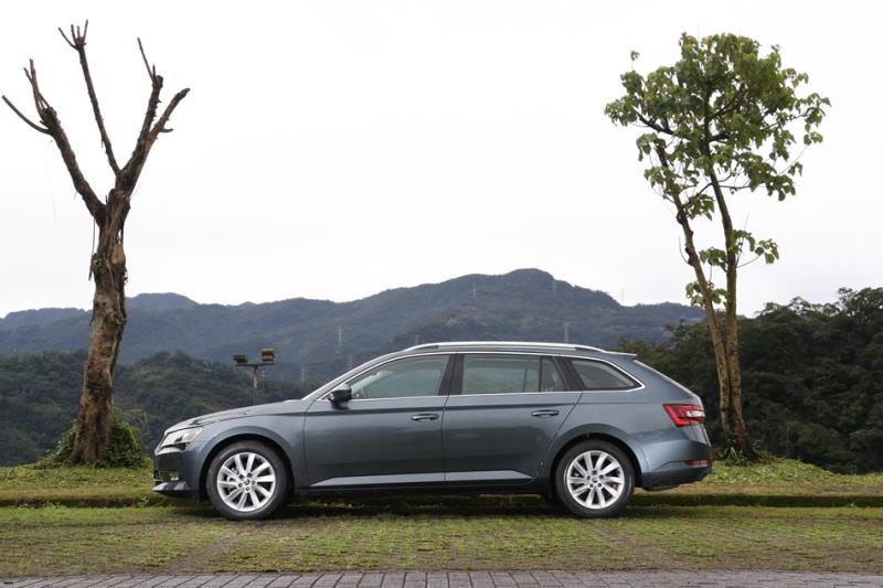 入門價 Skoda Superb Combi菁英版TSI