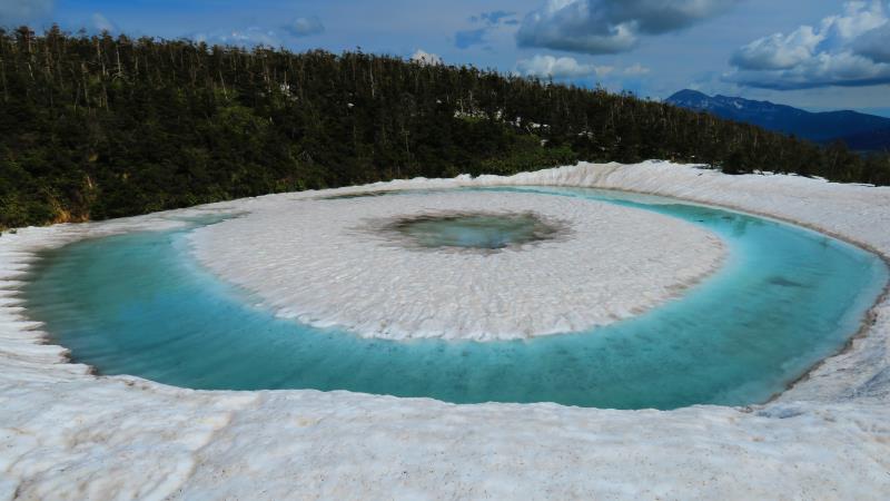 八幡平龍之眼 照片提供：八幡平市觀光協會