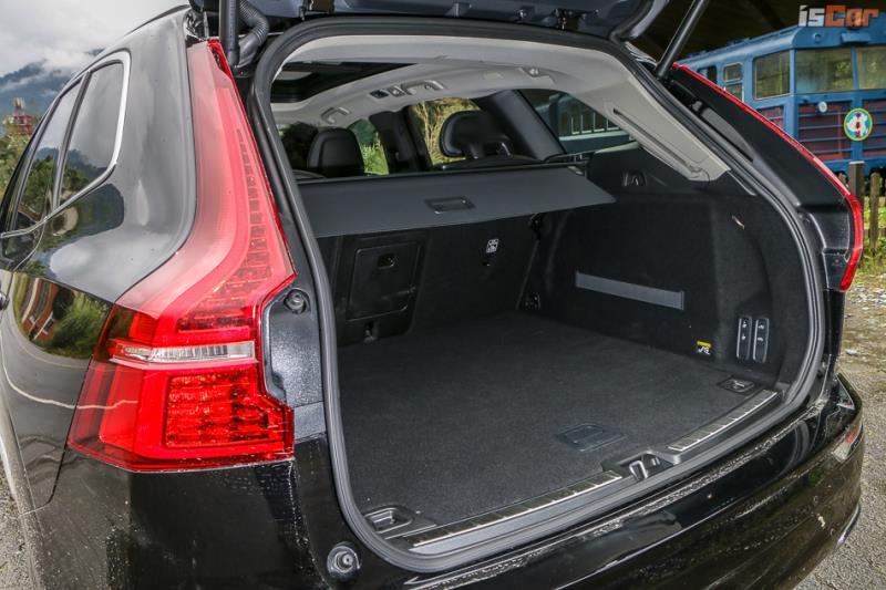 Volvo XC60 T8 407hp 雙增壓+電力 雪地試駕