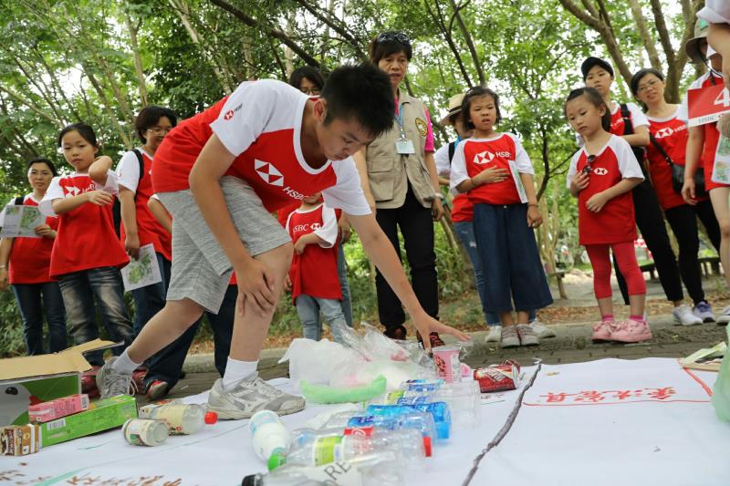關渡公園攜手滙豐銀行淨溪減塑響應「世界環境日」